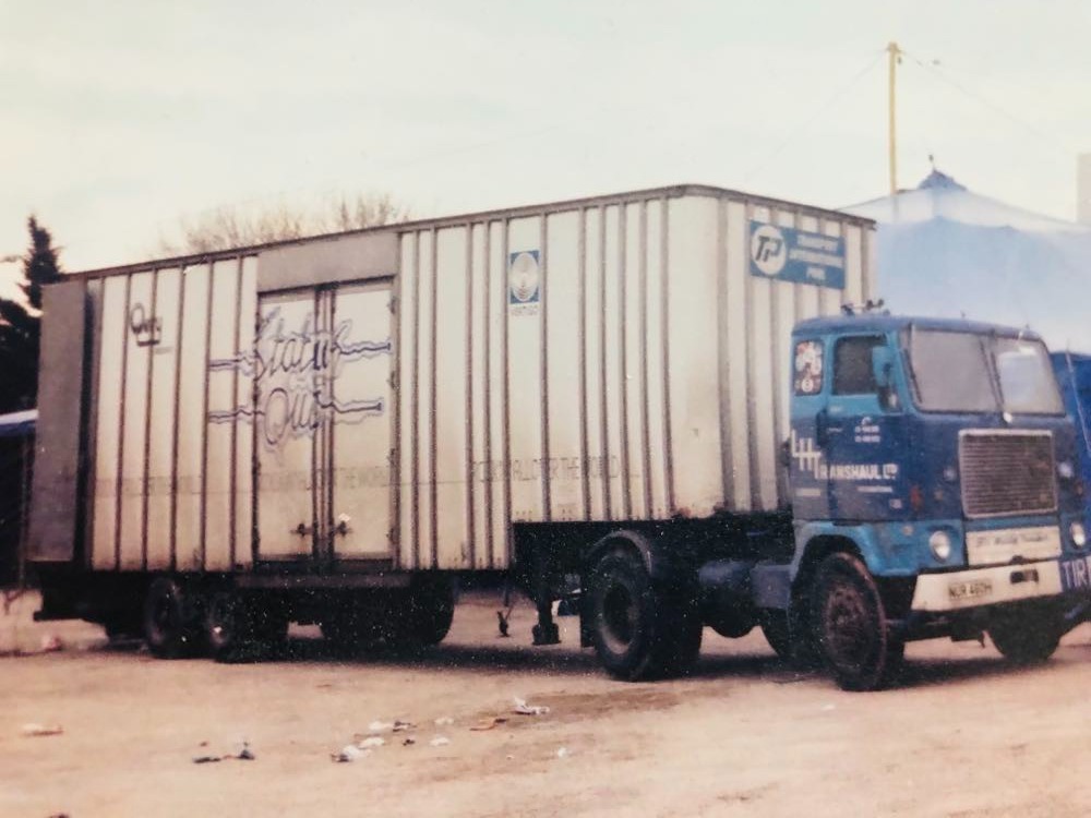 Le camion de la tournée 1978 sur un parking français